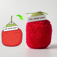Peluche personnalisée Uyeah en forme de gâteau au thé au lait, jouet en peluche doux en velours rouge avec rembourrage en coton PP pour marque de restaurant