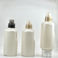 Bouteille vide personnalisée grande capacité beige 1000 ml pour lessive liquide et cosmétiques, en PEHD avec bouchon à vis estampé or et poignée, emballage