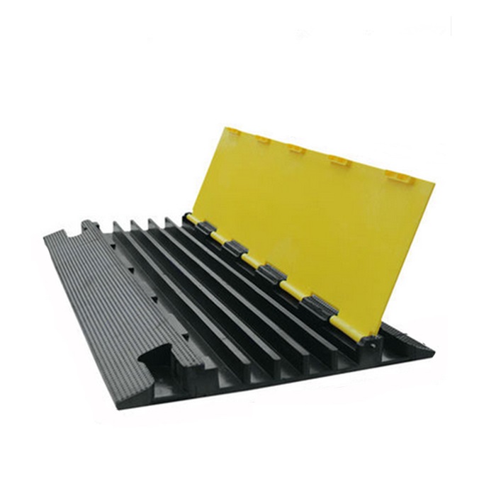 Резиновый протектор кабеля длиной 900 мм на 5 каналов