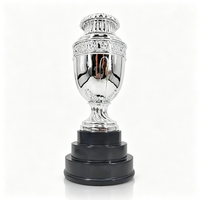 Trophée de football personnalisé en argent, design festonné, médaillon à bord cannelé, base noire en métal poli, récompense sportive