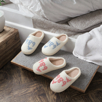 Chaussons d'hiver personnalisés en gros de haute qualité pour femmes, en forme de cœur, en fourrure arc-en-ciel, en tissu de coton respirant, pour l'intérieur