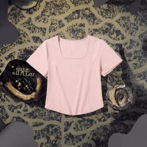 เสื้อยืดผู้หญิงสไตล์โกธิค ทรงเข้ารูป ผ้าฝ้าย แขนสั้นทรงกลีบดอก คอทรงโอ ระบายอากาศได้ดี แห้งเร็ว ไม่เป็นขุย ปักโลโก้ตัวอักษร - Product Image 3