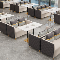 Fauteuil lounge en cuir matelassé diamanté avec coussin pied-de-poule et pieds en métal doré pour sièges VIP de bar de discothèque