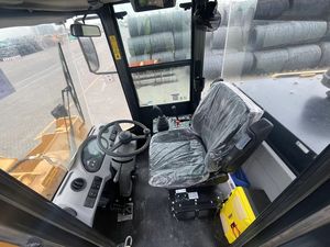 Землеройная техника: дизельный колесный погрузчик SEM655D 5т с ковшом для камня - Product Image 2