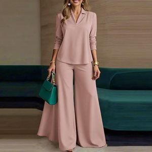 Completo <span class=keywords><strong>pantalone</strong></span> due pezzi alla moda 2026 per <span class=keywords><strong>donna</strong></span> professionista: top a maniche lunghe con scollo a V e pantaloni a gamba larga a pieghe, tinta unita - Product Image 2