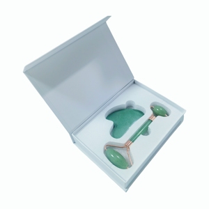Ensemble beauté Gua Sha et rouleau de massage en jade aventurine verte avec logo personnalisé OEM et coffret cadeau - Product Image 4