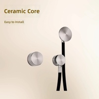 Ensemble de douche minimaliste encastré mural, design dissimulé ultra-simple, style stéthoscope