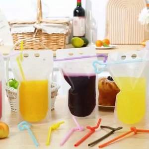Bolsa de Bebida Transparente de Alta Barrera con Forma, para Líquidos, Jugos, Leche, 700 ml, con Pajita - Product Image 6