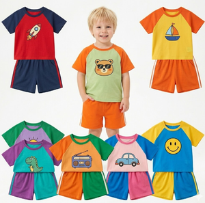 Ensembles de vêtements pour enfants personnalisés d'été en gros, motifs de dessins animés variés, tenues à manches courtes et sans manches en coton - Product Image 1