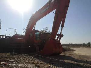 Excavatrice d'occasion, matériel de terrassement, DOOSAN DX300LC à vendre - Product Image 3