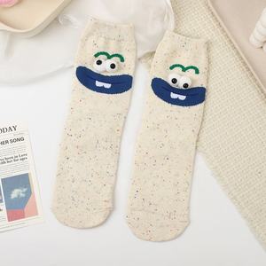 Женские милые теплые осенне-зимние носки-гольфы из бесшовной пряжи с узором «перо» - Product Image 6