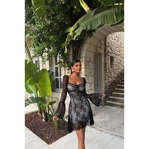 Robe de cocktail mini en dentelle noire Tatia - Product Image 1