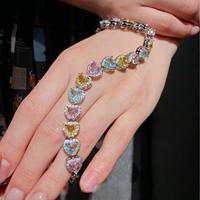 Bijoux tendance pour femmes, accessoires de mode modernes avec détails en pierre, idéaux pour les soirées et comme cadeaux de luxe : bagues, boucles d'oreilles clous, colliers et bracelets