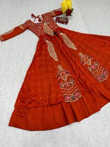 Top Corto Ecológico con Chaleco para Mujer, Ideal para Fiestas de Navratri y Diwali, Disponible a Precio de Exportación - Product Image 2