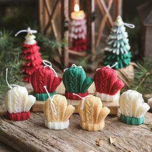 Décorations pour la maison de Noël Cadeaux de fantaisie Gants en peluche et bougies parfumées - Product Image 1