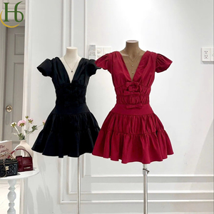 Vestido corto con cuello en V y falda con volantes, minivestido de fiesta con cuello en V estilo Vietnam, manga con volantes, detalle de lazo, cintura alta, vestido de poliéster. - Product Image 1