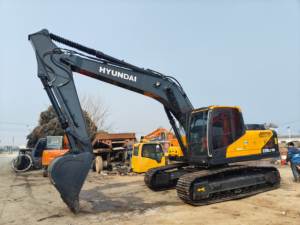 Excavadora de cadenas Hyundai 220LC-9S de alta calidad, usada, a precio económico, modelo 2020, 100% lista para usar, motor y rodamientos incluidos. - Product Image 3