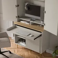 Armoire haute maximisant l'espace avec un bureau caché et un rangement intelligent pour une vie compacte