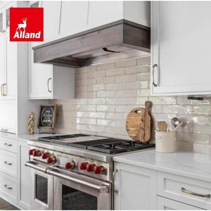 Armoires de cuisine en bois massif de style moderne Allandgroup, finition peinte et teintée, avec poignées et îlot central - Product Image 4