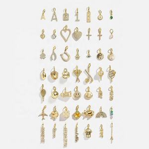 Boutique Zircon de Luxe | Pendentifs Pavés en Oxyde de Zirconium Placés Or 18K en Laiton | Pendentifs Fer à Cheval, Ballon de Foot, Cœur Bottillon, Patte de Lapin, Champignon - Product Image 4