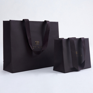 Sac en papier noir de luxe personnalisé avec votre logo pour bijoux et cadeaux, idéal pour la vente en gros - Marque Boyang - Product Image 1