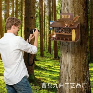 Comedero de madera carbonizada para ardillas, casa grande para chipmunks con diseño de barra para nueces, para alimentación de fauna silvestre en el jardín. - Product Image 1