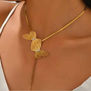 Collier YF8469 de luxe exquis à double <span class=keywords><strong>papillon</strong></span> et pompon, plaqué or 18 carats, en acier inoxydable étanche, avec chaîne serpent plate en perles - Product Image 1