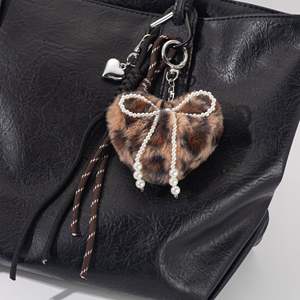 Sac d'amour en peluche <span class=keywords><strong>à</strong></span> imprimé léopard créatif pendentif Senior Sense <span class=keywords><strong>bricolage</strong></span> corde boule de <span class=keywords><strong>laine</strong></span> porte-clés amour délicat ornements suspendus - Product Image 5