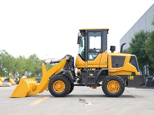 Minicargadora profesional con envío gratuito de fábrica china, con certificación CE/EPA/Euro 5, con cucharón, zanjadora y arado rotatorio en venta - Product Image 5