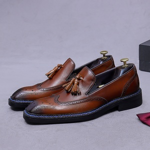 Zapatos de Hombre de Cuero con Grabado en Relieve, Impermeables, Sin Cordones, Punta Cuadrada, Estilo Retro, de Caña Baja, Casuales de Negocios - Product Image 1