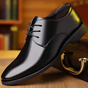 Sapatos formais masculinos de couro de negócios com sola macia e sapatos de condução pretos com cadarço britânico respirável