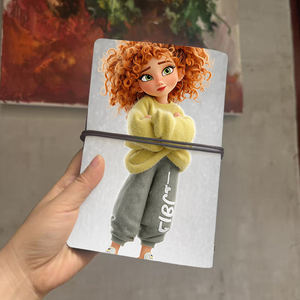 Fait à la main A6 Journal Cadeau Prêt Idéal pour Fantasy Writers <span class=keywords><strong>Sketchers</strong></span> avec avec <span class=keywords><strong>fille</strong></span> aux cheveux bouclés en tenue décontractée Imprimé sur le - Product Image 3