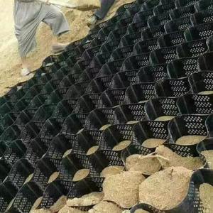 Géomembrane HDPE en nid d'abeille pour l'extérieur pour la stabilisation des berges de rivière Renforcement du sol Consolidation Aménagement paysager Forage - Product Image 6