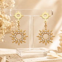Boucles d'oreilles pendantes géométriques tendance en acier inoxydable plaqué or 18 carats avec double motif soleil