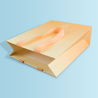 Sac en papier élégant avec poignée en ruban et impression de logo dégradé pour cadeau de mariage (vente en gros)