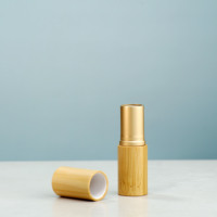 Tube de baume à lèvres vide rechargeable personnalisé 2026 avec logo sur mesure, format voyage, emballage cosmétique