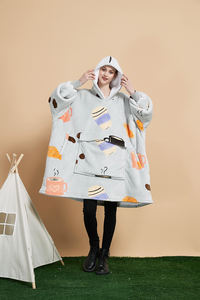 Couverture à capuche surdimensionnée personnalisée en usine de Chine Couverture de sweat-shirt Sherpa de qualité supérieure pour adultes Couverture portable géante confortable - Product Image 5