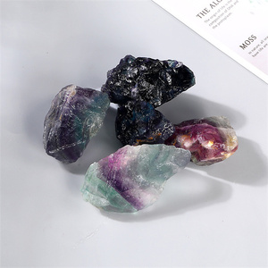 Vente en gros <span class=keywords><strong>de</strong></span> pierres brutes naturelles <span class=keywords><strong>de</strong></span> haute qualité, cristaux minéraux <span class=keywords><strong>de</strong></span> fluorite colorés pour la décoration <span class=keywords><strong>de</strong></span> la maison et la guérison - Product Image 2