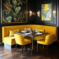 Ensemble de mobilier moderne en forme de L avec table et chaises en pierre frittée, revêtement en cuir et velours, pour café et restaurant, et banquette de style canapé.