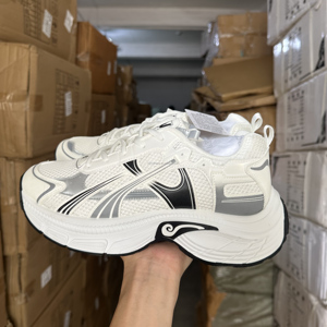 Zapatillas Deportivas Nuevas de Alta Calidad, Lote de Zapatos Directo de Fábrica a Precio Económico - Product Image 5