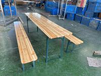 Ensemble table et banc pliants en bois de sapin massif avec pieds en métal robustes et bords arrondis, pour l'extérieur, la terrasse, le jardin, la salle à manger