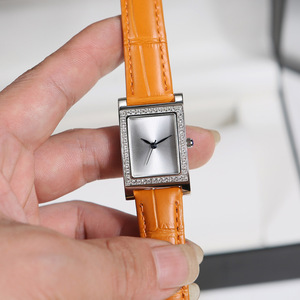 Montre pour femme de luxe carrée tendance 2025 avec diamants de qualité supérieure, montres personnalisables - Product Image 3