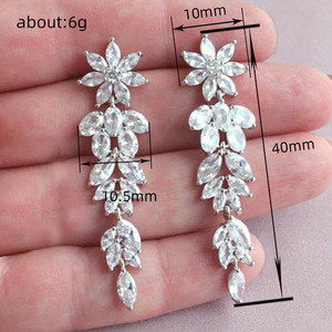 Eleganti Orecchini Pendenti Lunghi con Motivi Floreali e Foglie per Donne, Gioielli Scintillanti alla Moda - Product Image 4