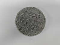 Mélange réfractaire monolithique pour coulage à chaud, composite de terres rares, pour la réparation à chaud des cuves de fonderie, des tundish et des convertisseurs d'usines sidérurgiques
