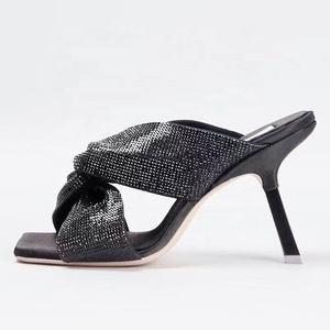 Sandalias de tacón alto con tiras anudadas de diamantes para mujer, estilo mule, de fiesta, con tacón de cuña fino, tipo pantuflas - Product Image 3