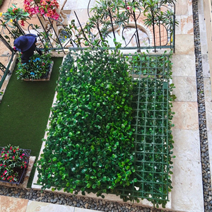 Mur décoratif d'herbe verte de panneau de mur de <span class=keywords><strong>plante</strong></span> artificielle en plastique de bas entretien <span class=keywords><strong>pour</strong></span> le <span class=keywords><strong>balcon</strong></span> - Product Image 2