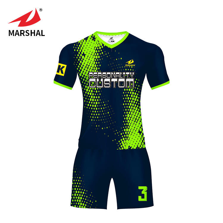 Tipo nuevo diseño camiseta de fútbol conjunto chándal barato al por mayor  de fútbol uniformes ropa deportiva de los hombres