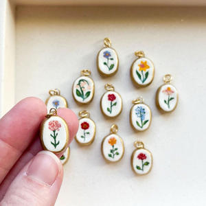 WEGOODZF Bijoux de mode anti-oxydation, <span class=keywords><strong>pendentif</strong></span> fleur de lune peint, breloque en cuivre pour chaussures, fabrication de bijoux personnalisés DIY - Product Image 4