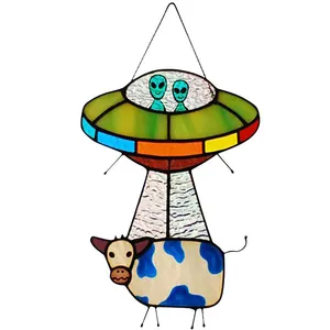 UFO外星牛挂饰，彩绘UFO挂饰，外星和牛彩色玻璃窗面板，用于家庭装饰