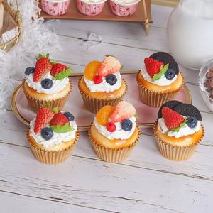 Modelo de Cupcake de Fresa Artificial Individual, Realista, No Tóxico, Duradero, para Exhibición en Panadería, Cocina, Decoración de Fiestas - Product Image 3